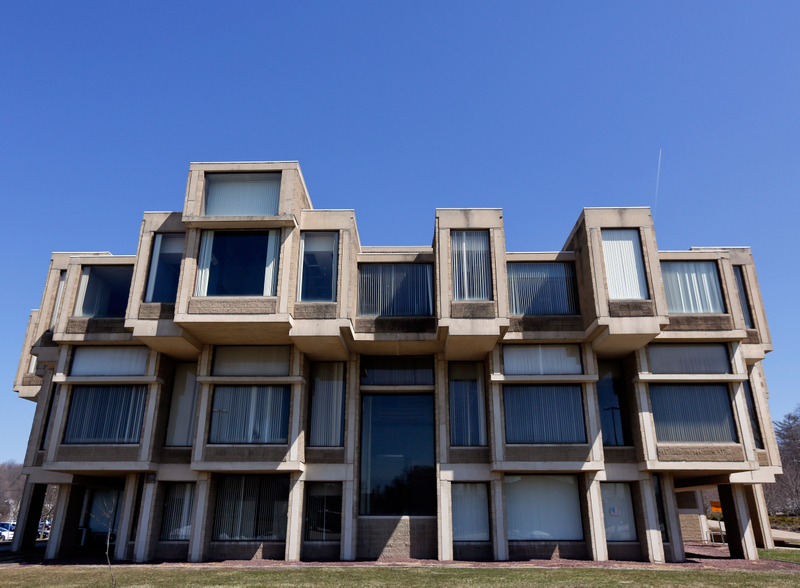 Illustration for article titled 7 Endangered Examples of the Most Hated Architectural Style Ever